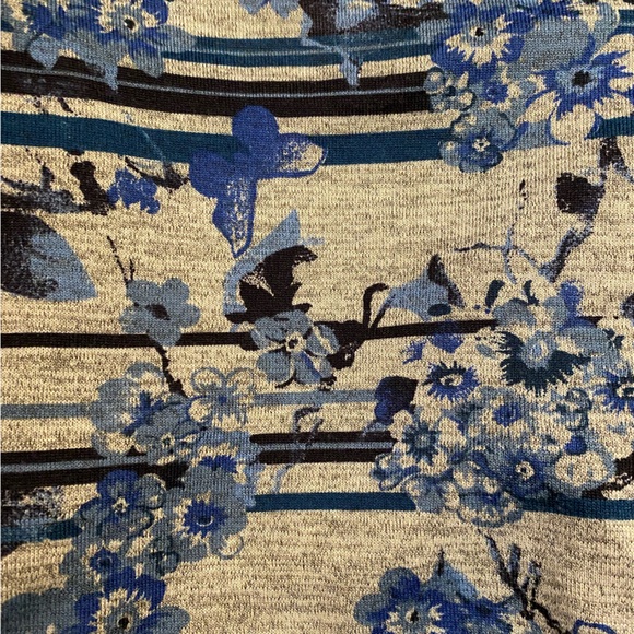 Ladies 3/4 sleeve lightweight floral print top - Picture 13 of 13